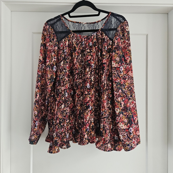 Fervour Tops - Chic Multicolor Floral Blouse with Lace Accents Pleated Ruffle Hem Size L/XL
